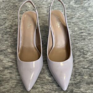 Stunning and sleek sling back heel perfect for spring / summer!